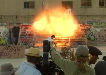 Lakai nás vezme zpátky v čase na natáčení intra k Fully Flared