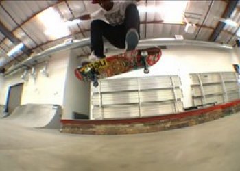 Derrick Wilson učí nollie heelflip