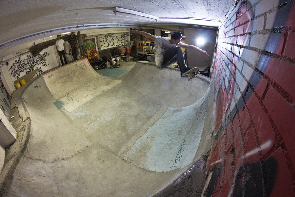 Tibor Nemeš a frontside ollie v Beauty. Foto: Dan Dauš Tibor Nemeš a frontside ollie v Beauty. Foto: Dan Dauš