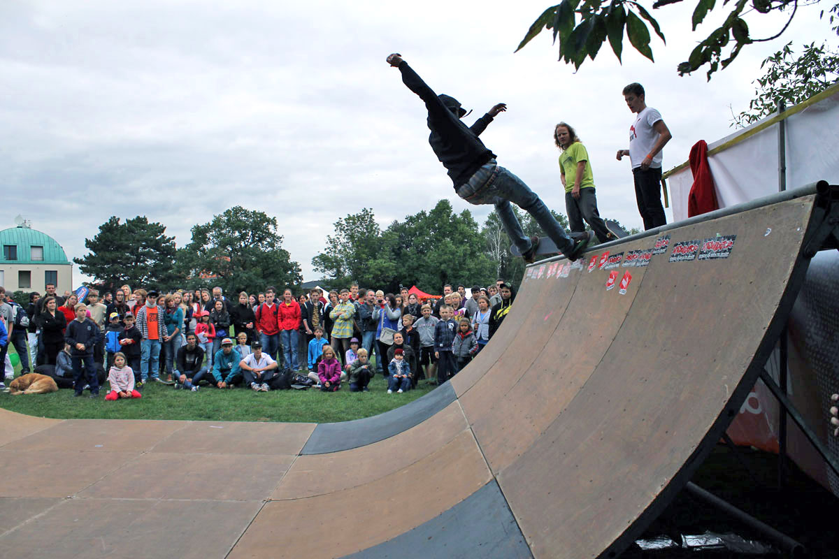 art_bandri_5-0 Dan Bandri frontside 5 - 0 pod dohledem davu.