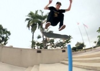 Brad Cromer v peckové reklamě pro Brixton