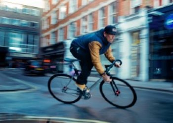 Podzimní bundy Vans ve znamení přírodních barev a kompaktních vzorů