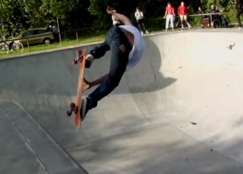 Raven Tershy a Cody Chapman zneužili bazény po celé Evropě