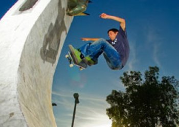 Danny Fuenzalida ve videu pro Bones Bearings