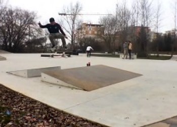 Petr Gzyl se svejma deseti trikama pro Total Board shop