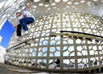 Raw footage Davise Torgersona z NB videa "String Theory"