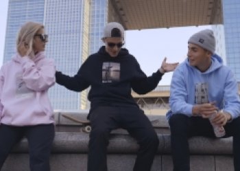 Maxim Habanec představuje svůj nový merch z Tokya