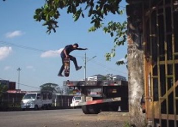 Brett Novak a Kilian Martin v barmským editu "Dance of the Trees"