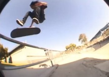 Taylor Smith v B-side partu z Shep Dawgs videa