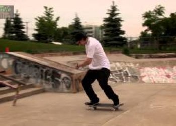 Wade DesArmo s fellákama na chill session v Ellesmere plaze
