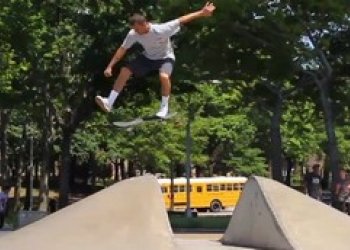 Gino Iannucci v Nike reklamě pro Brick Harbor