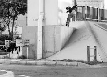 Evan Smith vyrazil se svou novou DC botou do Japonska
