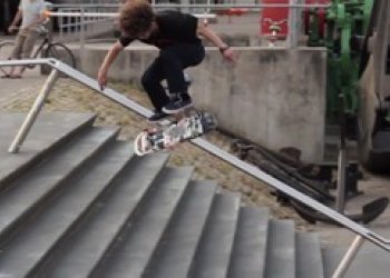 Nassim Guammaz zabíjí v reklamě na Spitfire