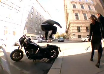Place uvádí: Paul Hermann a jeho edit - Left