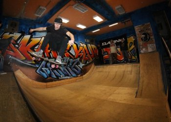 V Modřanech se dá i v zimě skejtovat jen v tričku