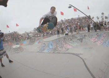 Omar Hassan nám předvede bowl od Vansu v Huntington Beach