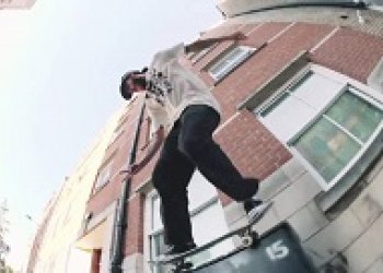 Brian Delatorre a Dolan Stearns v Londýně za výstavou a skateboardingem