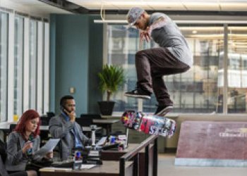 Red Bull video přímo z kanclu! Těžkej den v práci!