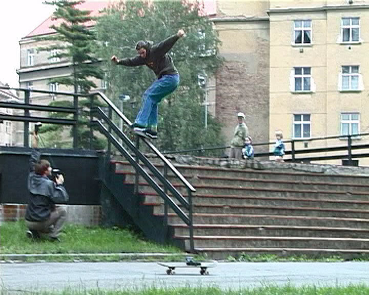 V13827_37458 Michal Farkač frontside boardslide