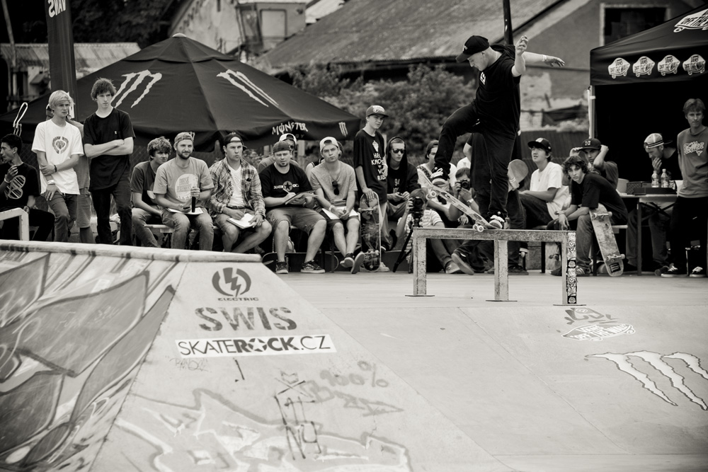 Arnošt Ceral frontside bluntslide / foto: Kac Arnošt Ceral frontside bluntslide / foto: Kac