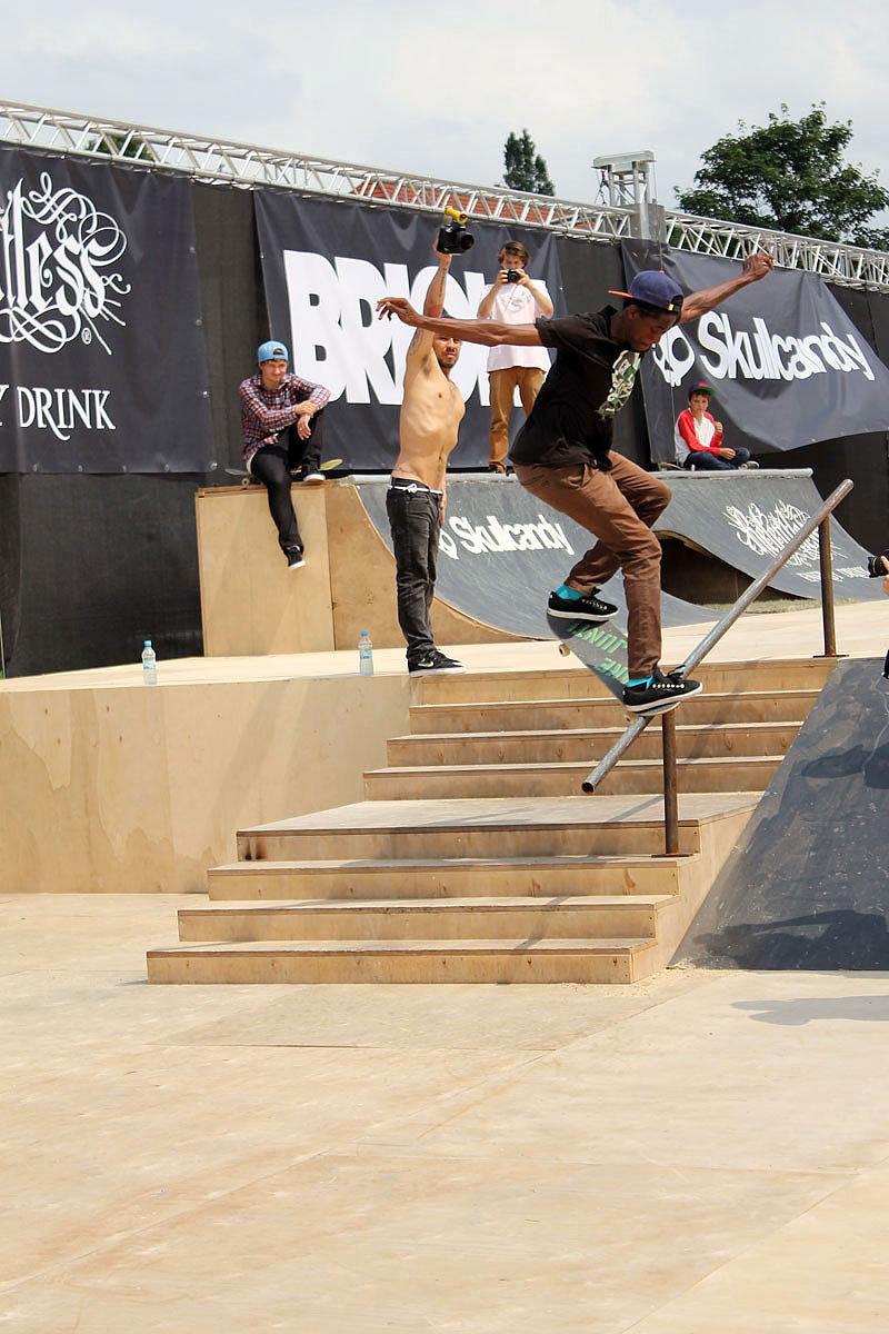 lima_nofscrux Helder Lima nollie frontside crooked grind.
