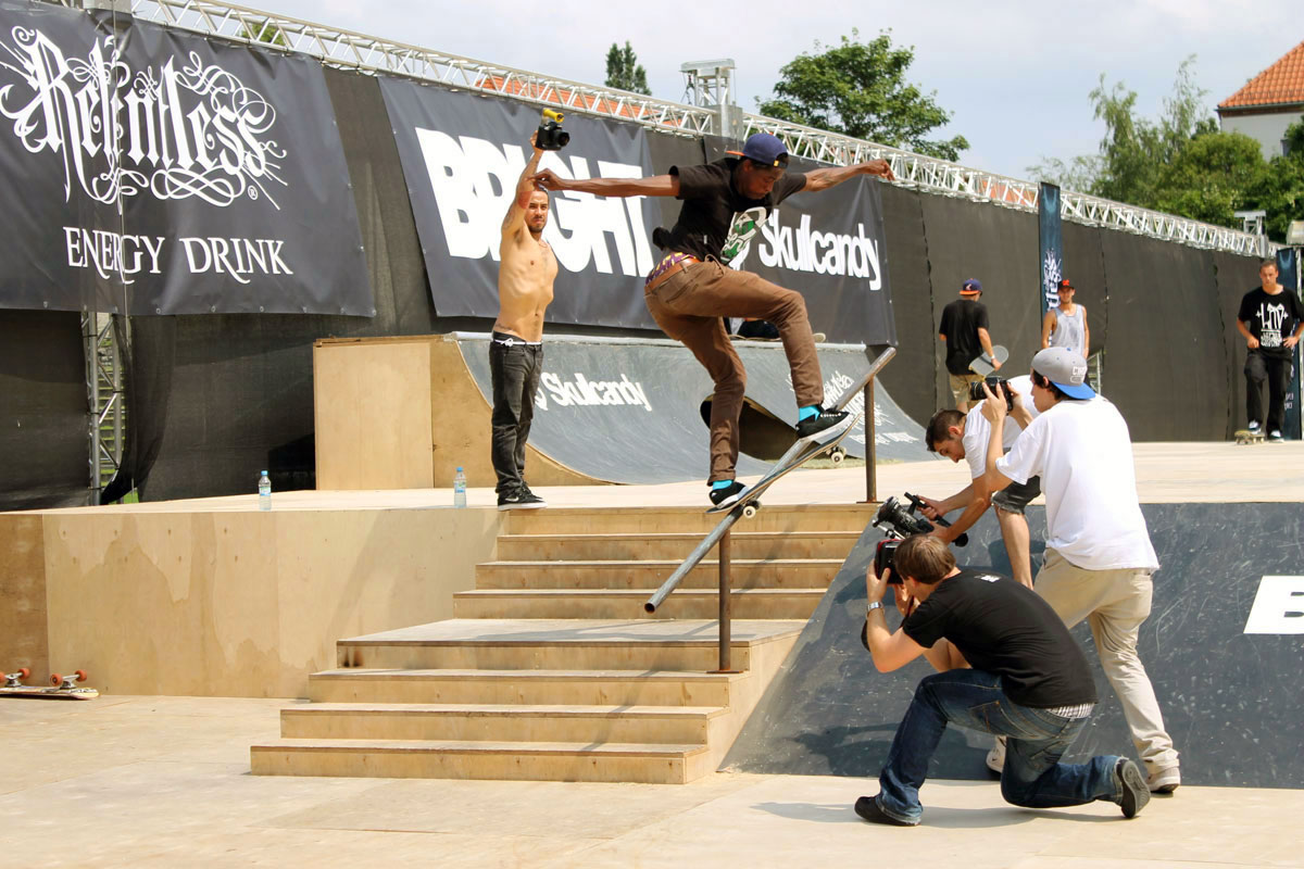 lima_nolliefsblunt Helder Lima nollie frontside bluntslide. Ufff. . .
