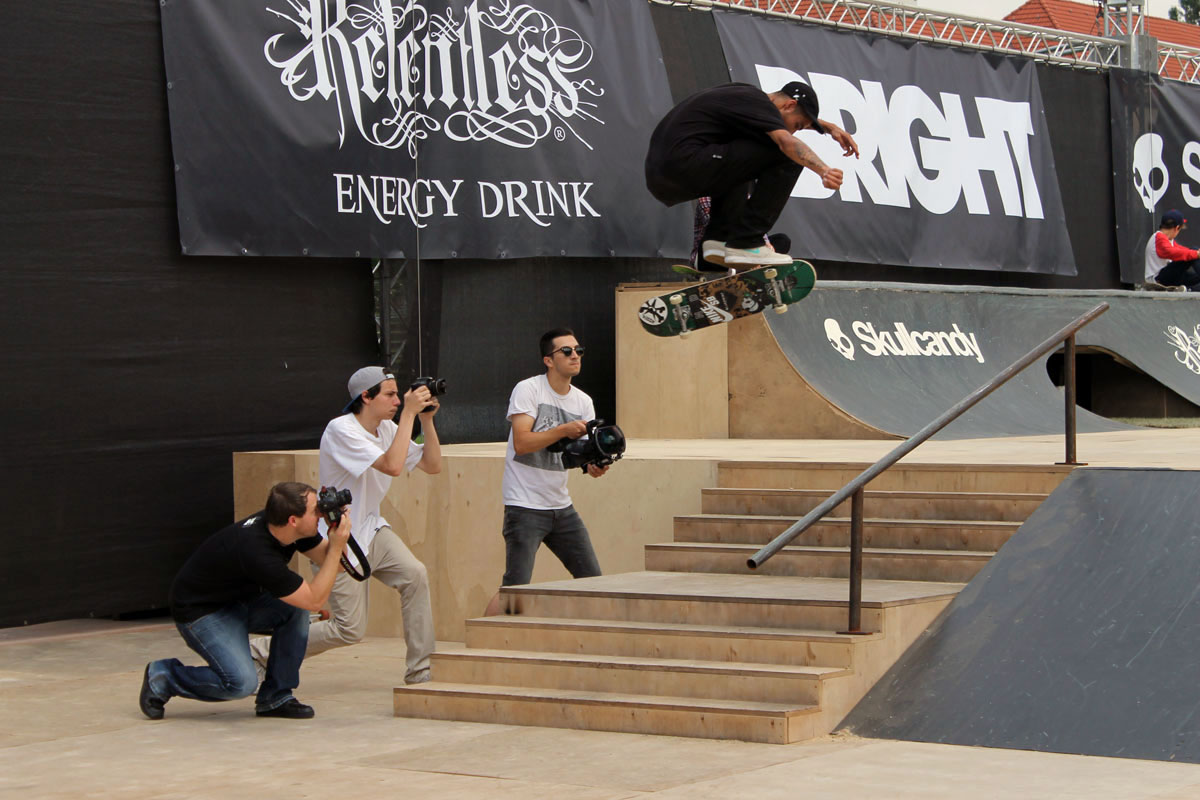 zapr_nobsinw Marek Zápražný nollie backside inward heelflip.