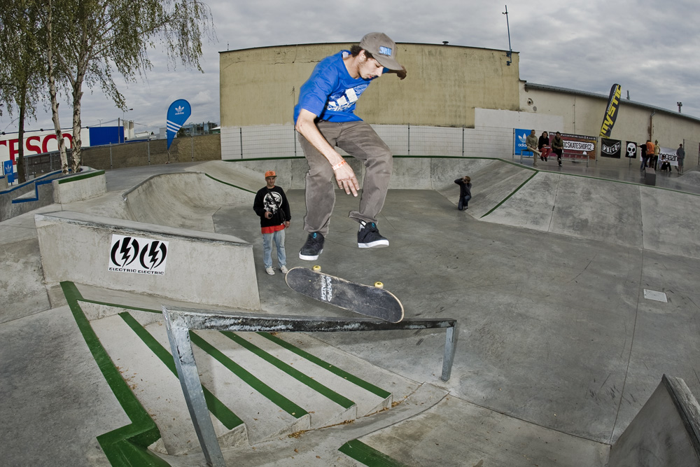 Karel Raichl double kickflip frontside boardslide / foto: Kac Karel Raichl double kickflip frontside boardslide / foto: Kac