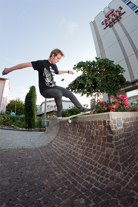 Svoboda a rock to fakie na strýtovým radiusu v Zurichu Svoboda a rock to fakie na strýtovým radiusu v Zurichu