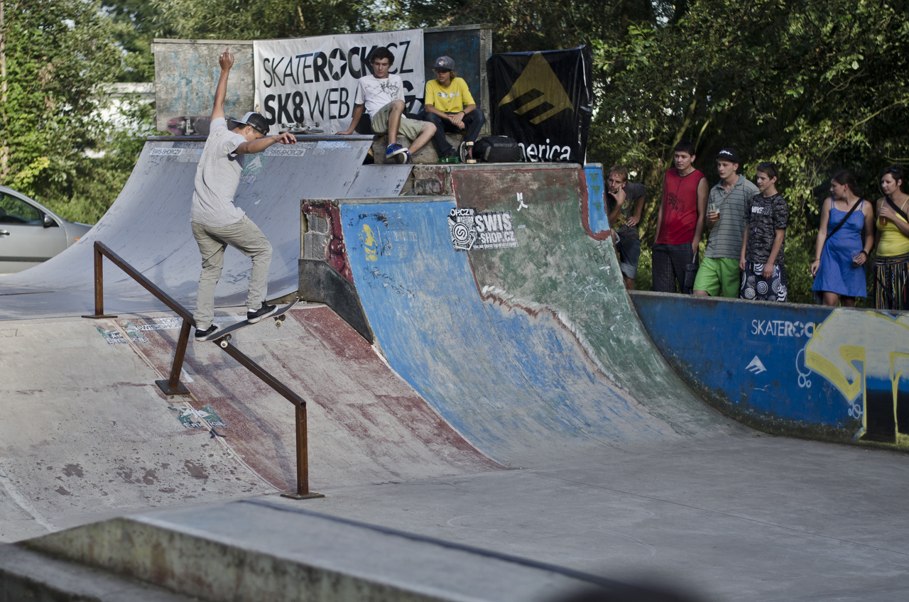 Ivan Thai a frontside salad na railu. Foto: Jakub Zima Ivan Thai a frontside salad na railu. Foto: Jakub Zima