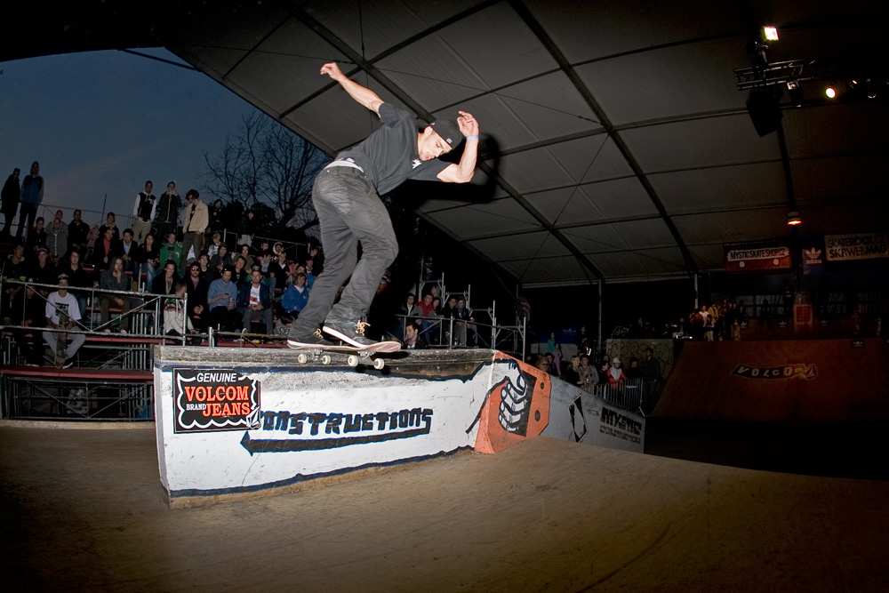 Tomáš Stejskal nollie 270 switch backside tailslide / foto: Kac Tomáš Stejskal nollie 270 switch backside tailslide / foto: Kac