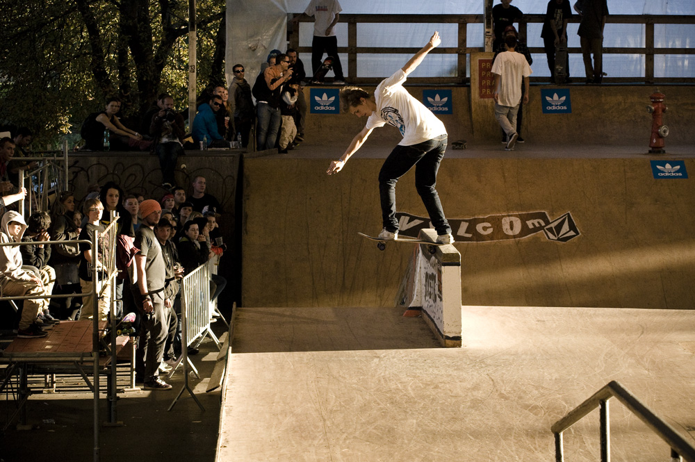 art_joey_bstail Joey Svoboda backside tailslide. / foto: Kac