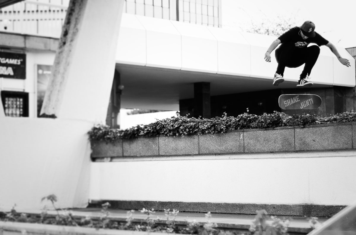01_david_kick-over David Kalina kickflip