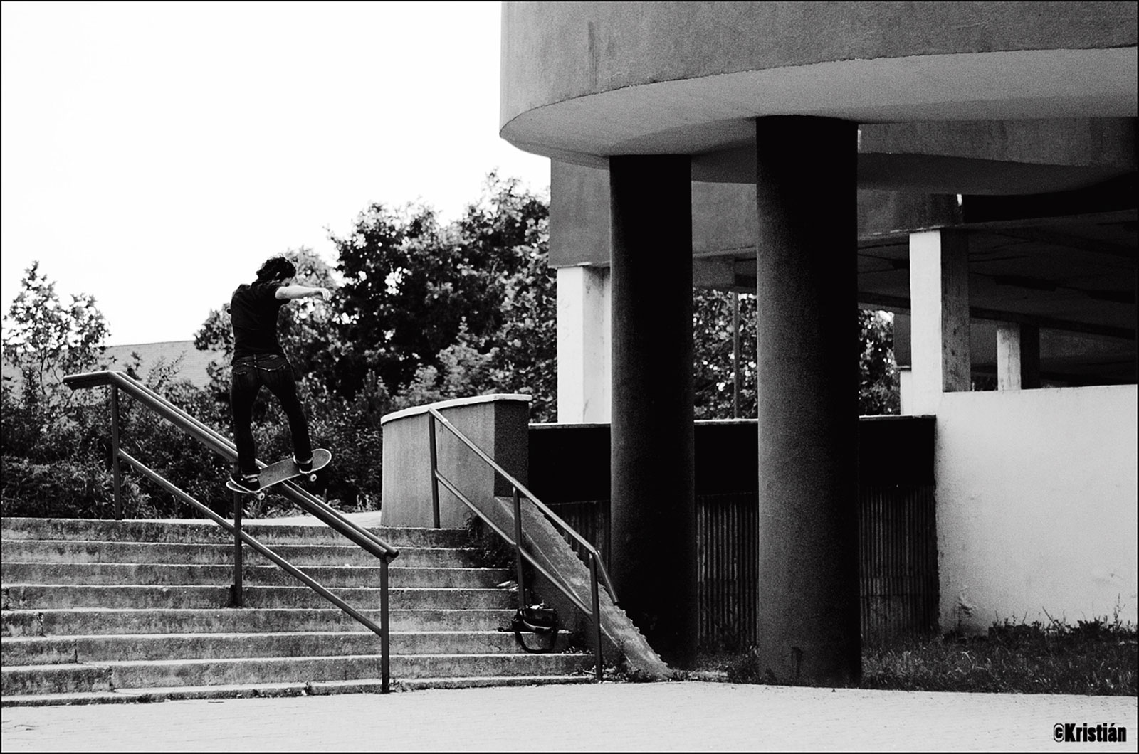 art_peter-molec-warm-up-fs-boro_foto-kristian-tomančik Peter Molec a jeho warm up frontside boardslide. / foto: Kristian Tomančík