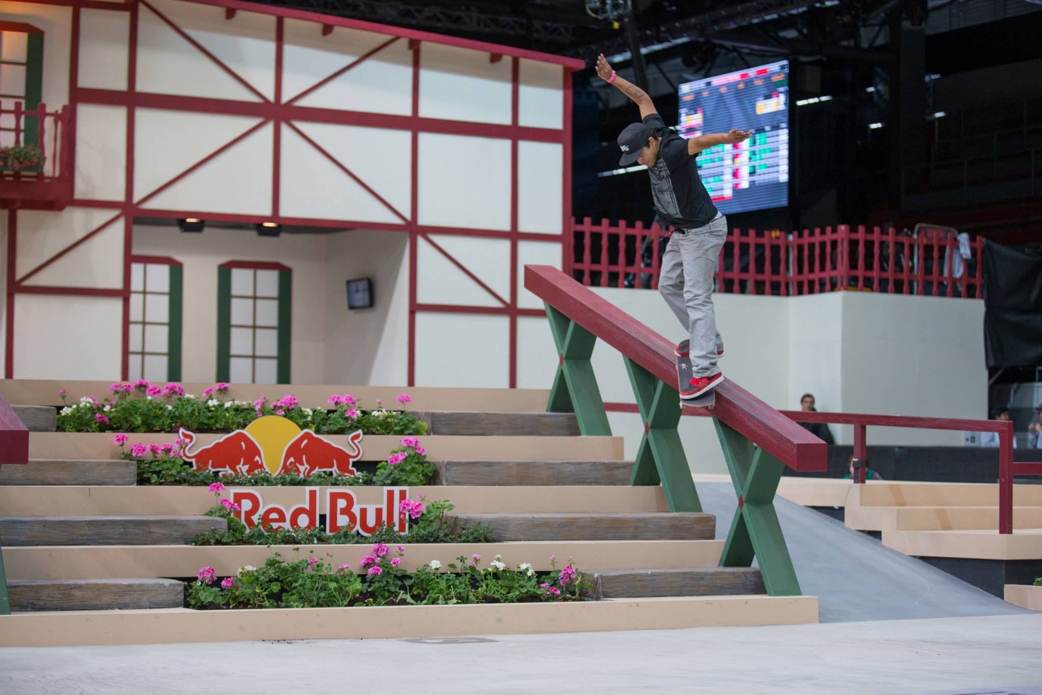 Vítěz kvalifikace Paul Rodriguez v ss bs smithgrindu Vítěz kvalifikace Paul Rodriguez v ss bs smithgrindu