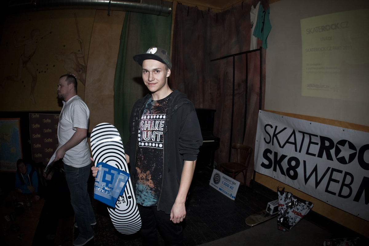 gross Matyáš Gross zastupuje Štěpána Bareše a přebírá cenu za ČAS top part do 15ti let. / foto: Kac