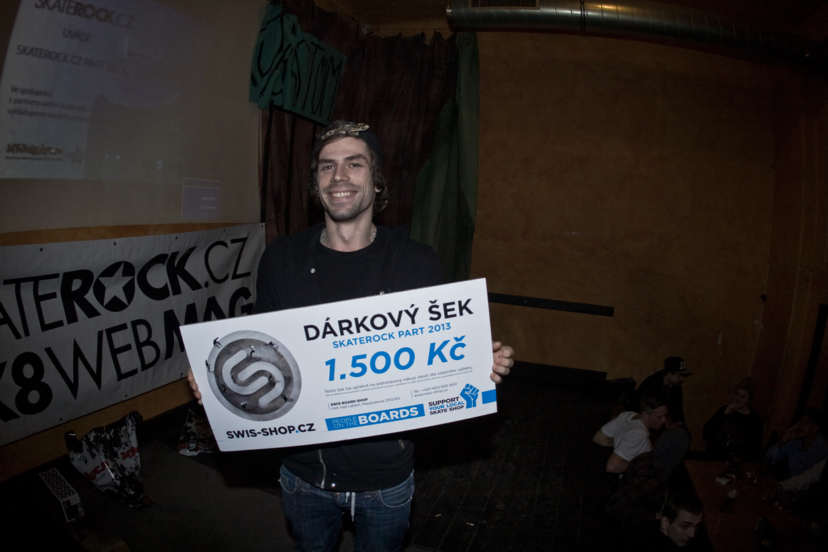 krepelka Petr Křepelka a šek od Swis-Shop.cz za největší vraždu! / foto: Kac