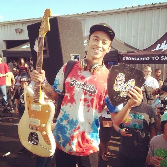 Nyjah Huston s vítěznými trofejemi Nyjah Huston s vítěznými trofejemi