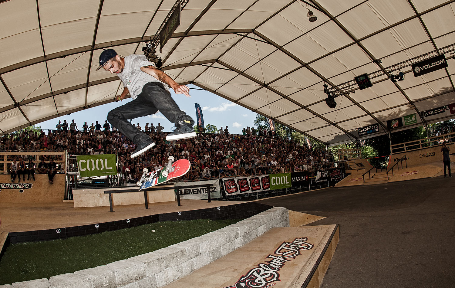 Marek Zápražný switch heelflip / foto: Jaroslav Kučera Marek Zápražný switch heelflip / foto: Jaroslav Kučera