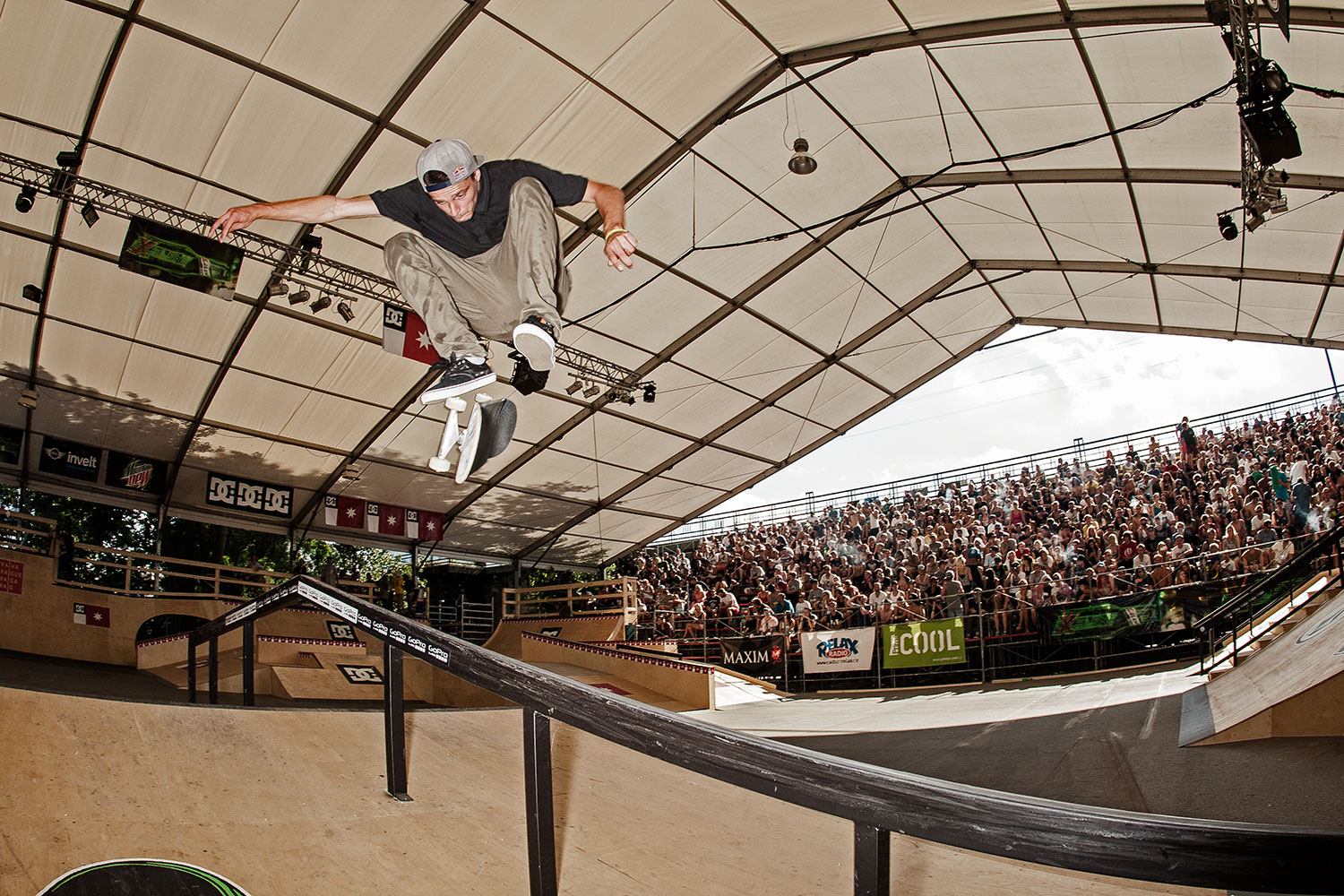 Maxim Habanec hardflip over the rail to flatground / foto: Jaroslav Kučera Maxim Habanec hardflip over the rail to flatground / foto: Jaroslav Kučera
