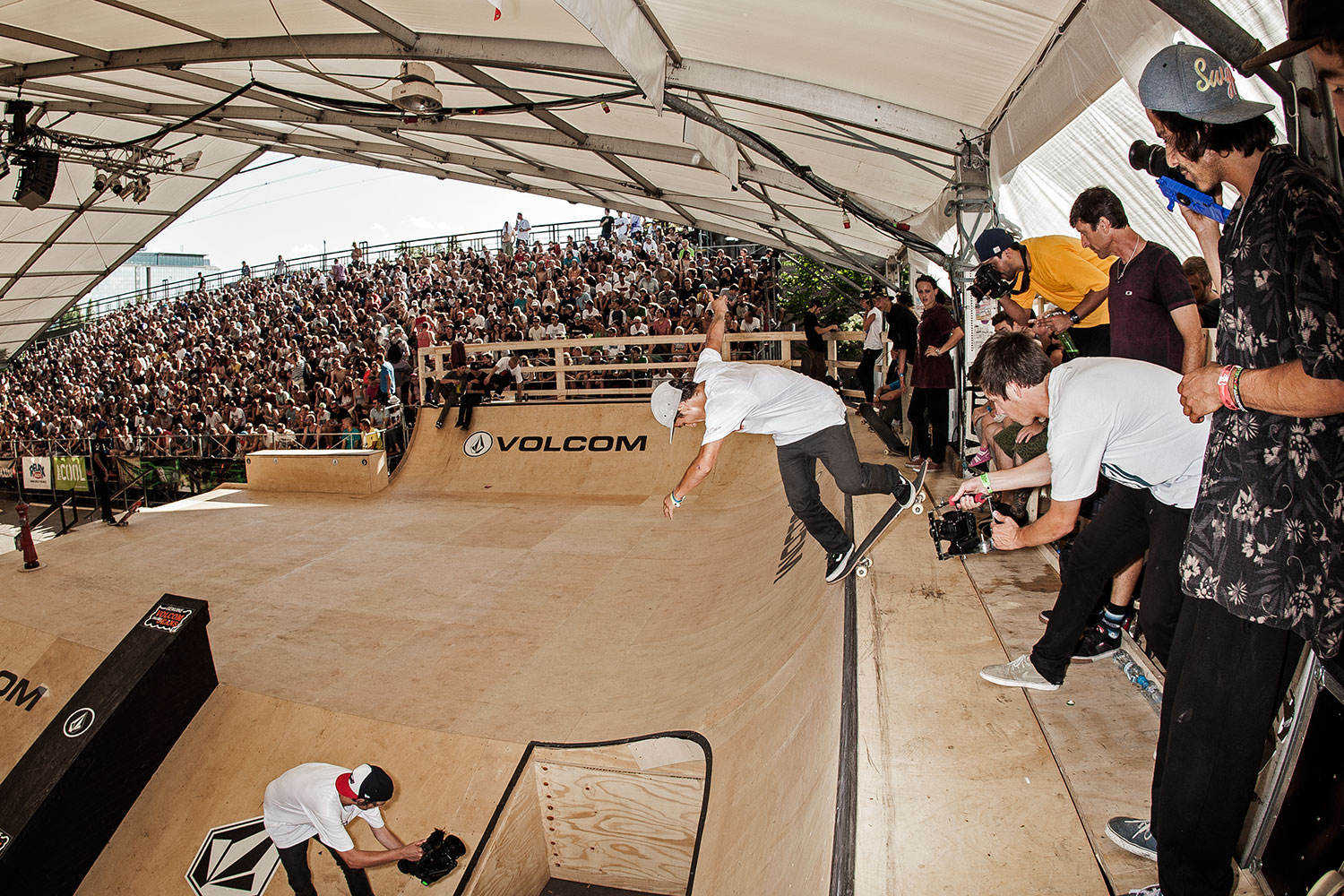 Braulio Sagas nosebluntslide over the gate / foto: Jarsolav Kučera Braulio Sagas nosebluntslide over the gate / foto: Jarsolav Kučera