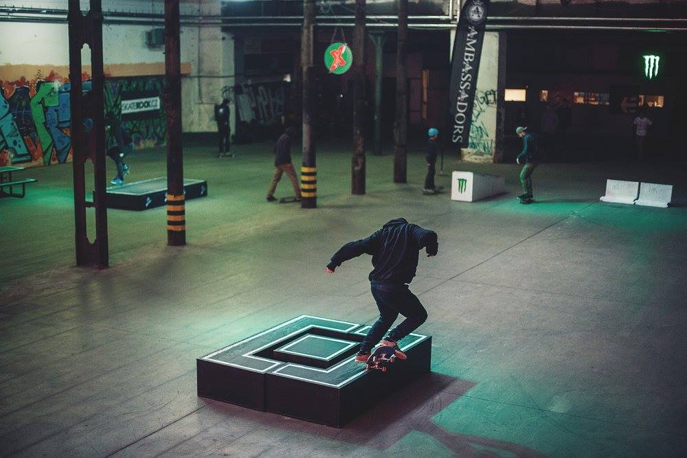 Petr Humpl a backside to fakie nosegrind. / foto: Kubo Krížo Petr Humpl a backside to fakie nosegrind. / foto: Kubo Krížo