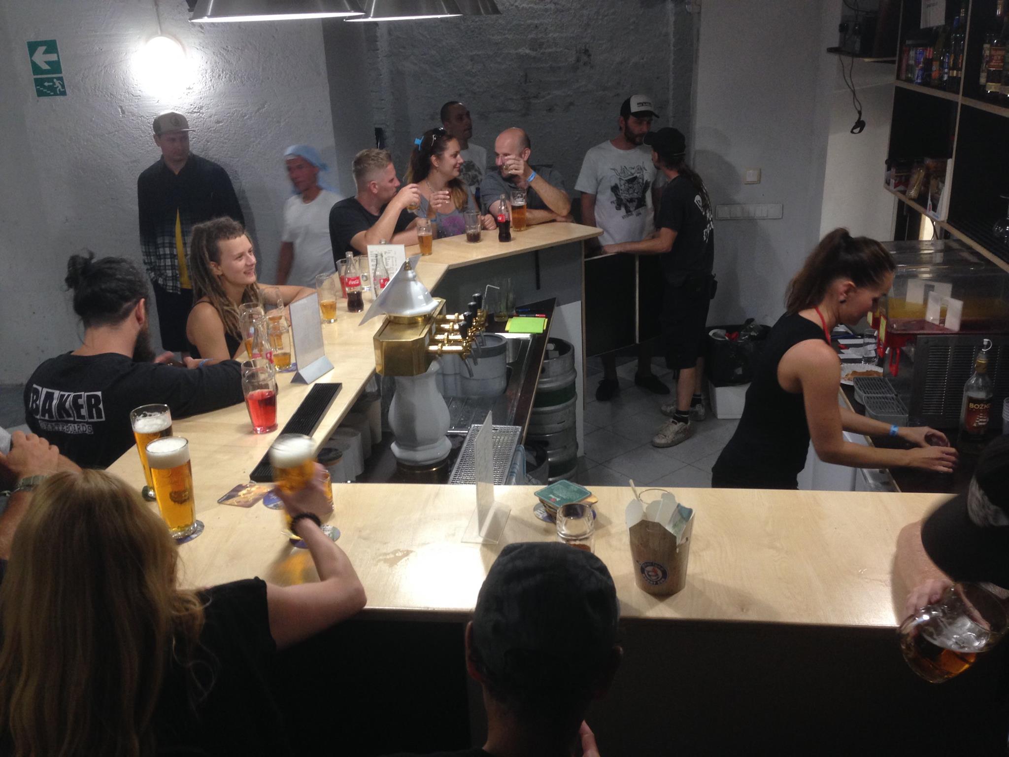 Ineriér baru. / zdroj: Bowl bar
