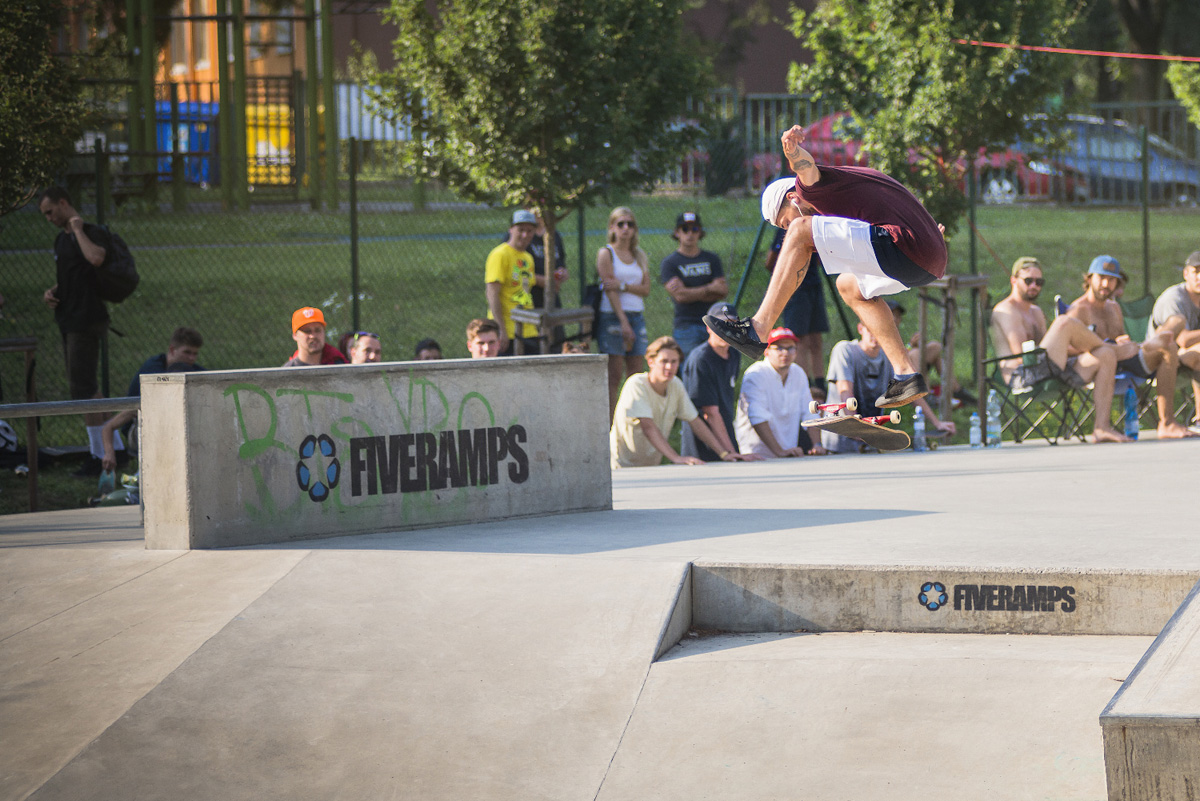 Marek Knytl switch heelflip. / foto: Honza Fučík